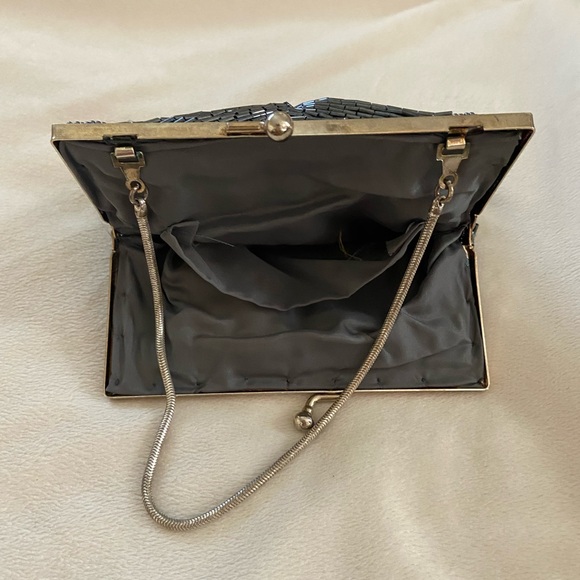 Beaded evening bag in silver gray - Picture 3 of 5